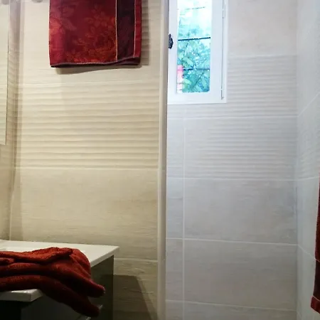 Le Clos Chez Michel فندق مبيت وإفطار 3*