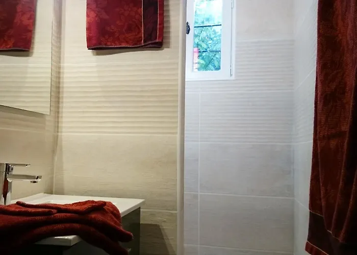 Le Clos Chez Michel Oda ve Kahvaltı 3*