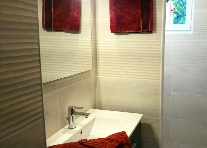 Oda ve Kahvaltı Le Clos Chez Michel 3*